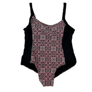 Catalina One Piece Swimsuit Size 2X Side Ruched Pink Black Geo Print Beach Women